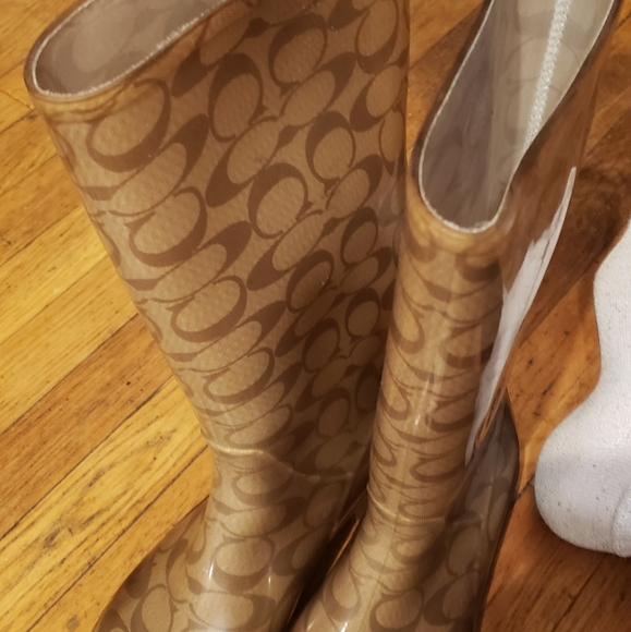 Rain boots - Picture 3 of 3